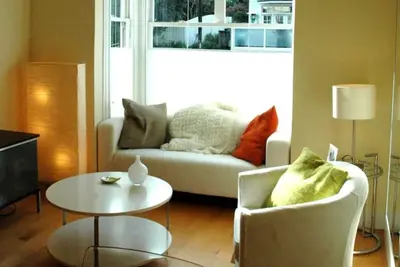 Image de Noe Castro Sunny Modernism 2 Br