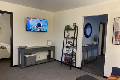 Image de Fully updated in the spring of 2022 and located right in the middle of town.