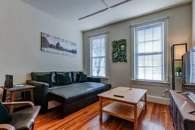 Image de Classic 3br House w/ Parking – CozySuites