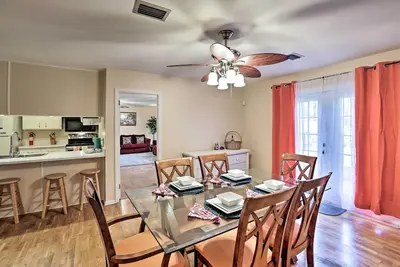 Image de A cozy 4 Bedrooms Home away from your home!