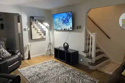 Image de Cozy Townhome minutes from Downtown!