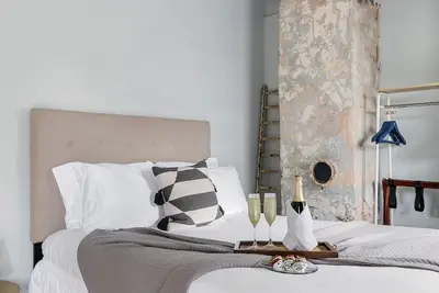 Image de Primrose Home: Tradition with a Modern Twist