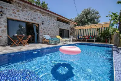 Image de Beautiful stone & wood villa private pool&jacuzi