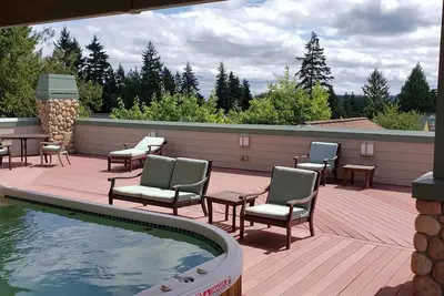 Jacuzzi/Swim Spa/Rooftop Deck/Sauna - Just a 15-minute walk to Ferry Dock