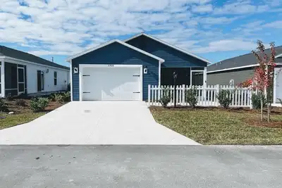 Image de Modern Ultra Clean Patio Villa! Great location in the Villages!