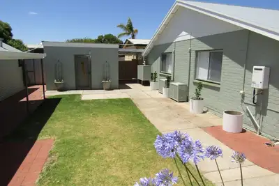 Image de Sea Salt Apartment 2 ~ Short walk to beach! Free WiFi! newly decorated!