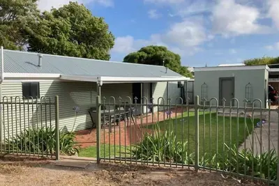 Image de Sea Salt Apartment 3 ~ Short walk to beach! Free WiFi! newly decorated!