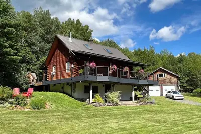 Image de Modern Rustic Log Chalet w/ mtn views, pool & bonus loft on 17 secluded acres