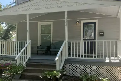 Image de Fit For a Crew With a Hot Tub Too-5 bedrooms