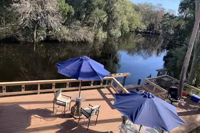 Image de Relaxing Riverfront Retreat