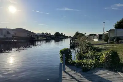 Image de Cottage on the Canal
