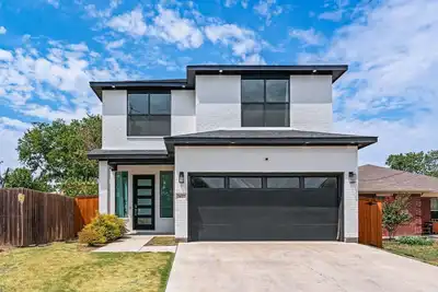 Image de Luxurious Dallas Home - 5 minutes from Downtown 🌌