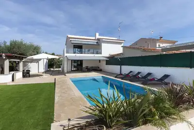 Image de Belle maison de vacances privée avec Wifi, piscine privée, climatisation, Tv, patio, parking