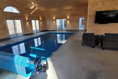 Peach Tree Lodge - Indoor Saltwater Pool