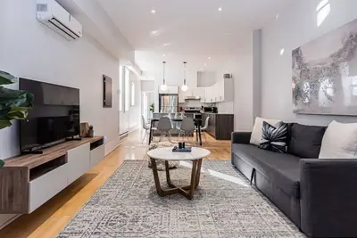 Image de Welcoming and Homey unit near Mount Royal by DenStays