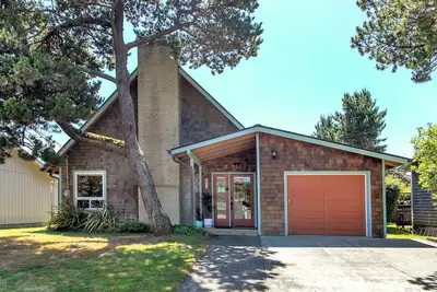 Stylish Mid-Century Mod Home -1. 5 blocks to beach! Ev charger✔️
