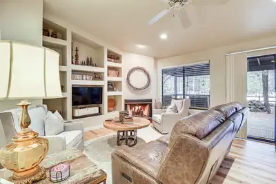 Image de Near Hiking & Golfing: Pinetop Home w/ Deck!