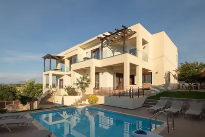 Image de Family Villa Rousa, w/Pool, Bbq and kids playground only 6. 8 km to the beach!