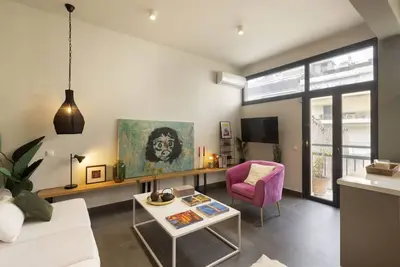 Image de Falirou66-A rare Lux Artistic Gem opposite Emst