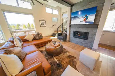 Image de Astonishing Views Fireplace Private Hot Tub!