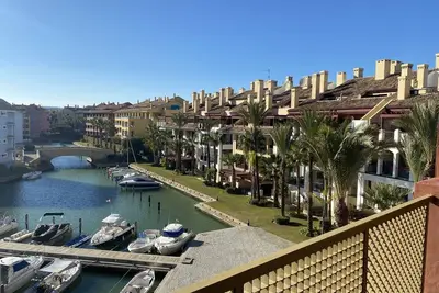 Image de Luxury apartment with lovely views over Marina