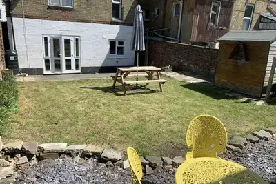 Image de Ryde Beach Garden Apartment, stay Car free by the Sea