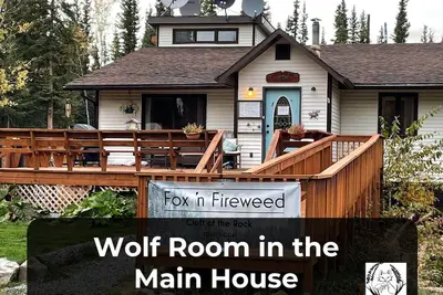 Image de Wolf's Den in the Main House of Fox 'n Fireweed (private bath)