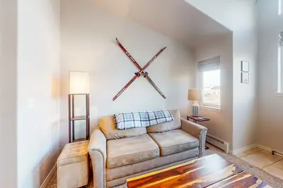 Image de Sunny, Second-Story Condo with a Mountain View, Gas Fireplace, & Free WiFi