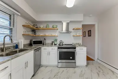 Image de 3 Bedroom Gem Next to Orf! Central Hampton Roads! 3 Br 2 Ba + Wifi