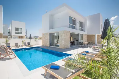 Image de Villa de 4 chambres dans le centre de Protaras - Protaras Vie Bleu Villa Vb3