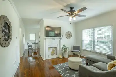 Image de 2 bedrooms, 1 bath, cozy kitchen, living room and game room/ multipurpose room.