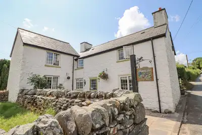 Image de Neuadd Wen, pet friendly, character holiday cottage in Cerrigydrudion