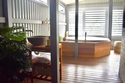 Image de Beautiful 2 bedroom fully self contained unit with sea views and breezes