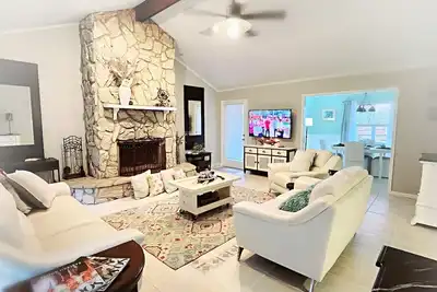 Image de Fairhope, Daphne, Down Town Mobile & Beaches! \nOWNER Loved, Managed, And Cleaned!