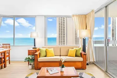 Image de Cozy 1br w/ Ocean Views: 3 Mins to Waikiki Beach!