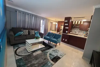 Image de Lovely condo at Waikiki beach 2 Bedrooms & 2 Baths, with 1 free parking space.