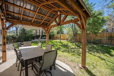 Image de Tranquil Retreat | Sauna | Master Suite | Lrg Yard