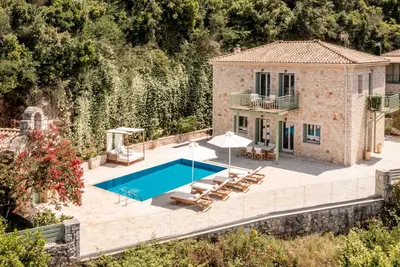 Image de Magnificent villa with pool, stunning seaviews, walk to beach, wifi