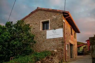 Image de Stone House With Garden Between The Sea And The Mountain
