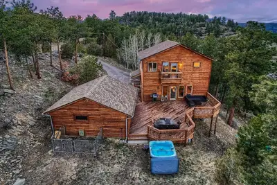 Image de Newly Furnished Mountain Home - Private Hot Tub- Fooseball - Unbeatable Views