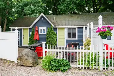 Image de Cottage 1-2 - Year Round Pet Friendly - 2 Bedroom / 1 Bath End Unit
