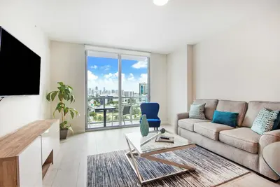 Image de Nice 1 Bdrm Condo City & Partial Bay Views