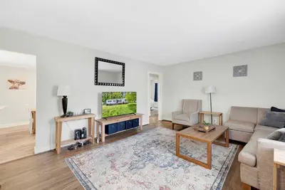 Image de Updated Kitchen, Near Downtown - Cozy on 86th