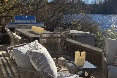 Image de Berkshires Home Makeover ~ Immaculate Lakefront Getaway ~ Dreamy Sunsets!