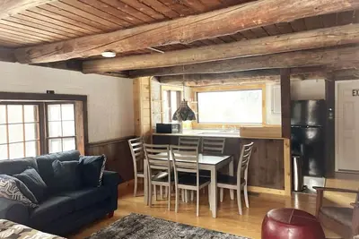 Image de New! remodeled Barn. min from Lake, Ski, Hot tub
