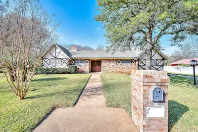 Image de The Cactus Casa - Next to Lake Waco - 15m to Downtown Waco - Pet Friendly