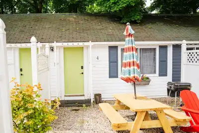Image de Cottage 4 - Year Round Pet Friendly 1 Bed w/ Loft / 1 Bath & Courtyard