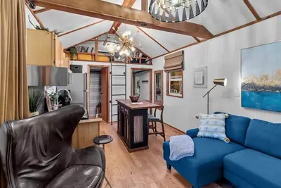 Image de Tiny Emerald -Cabin on Emerald Isle with Kayaks! Emerald Isle Cabins, Shreveport, La.