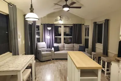 Image de Updated Cottage in Lake-Front Community  with Boat Ramp & Docks--Best  Location!