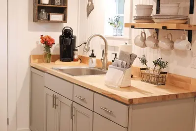 Image de New MaineStay Cottage #3 Full Kitchen + Fireplace in Hampden/Bangor